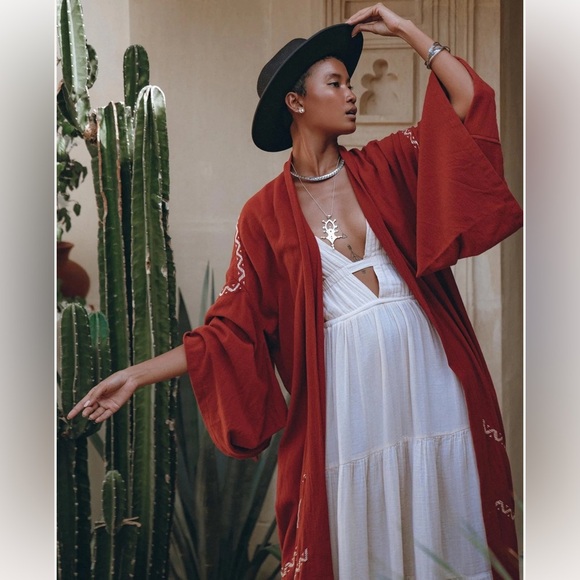 Elegant White Midi Dress - Picture 3 of 11